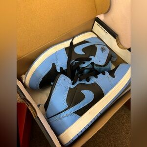 Kids Jordan mid ones